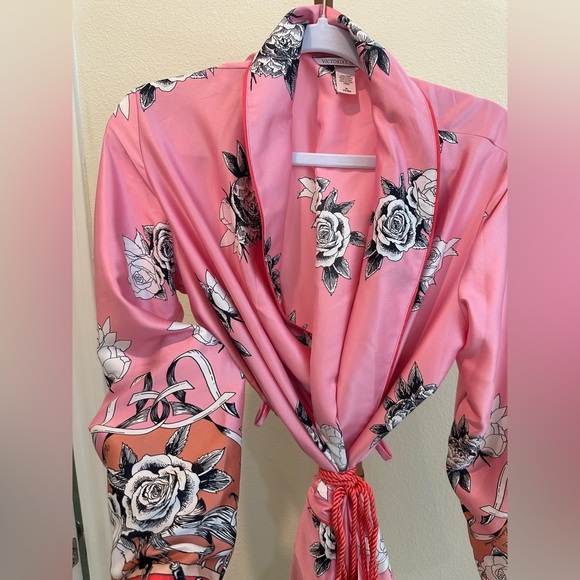Victoria’s Secret Satin Robe with Tassel Belt Sz M - Picture 3 of 8